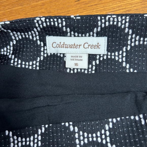 New Beautiful Black & White Dot Pencil Skirt. - Picture 2 of 4